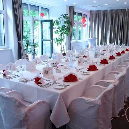 Restaurant Hoeldrichsmuehle Otel Hinterbrühl